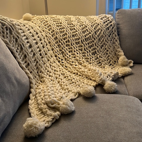 COPY Crate and Barrel Virka Throw Chunky Open KnitCozy SoftHFT